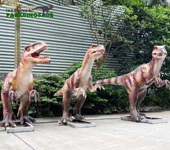 Популярный велоцираптор в натуральную величину для шоу